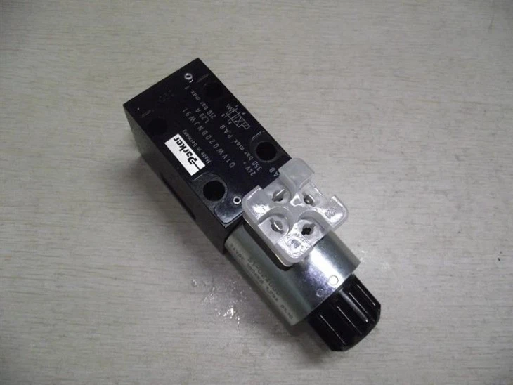 High Quality Hydraulic Control Valve Genuine Parker D3W020DNJW42 Hydraulic Valve